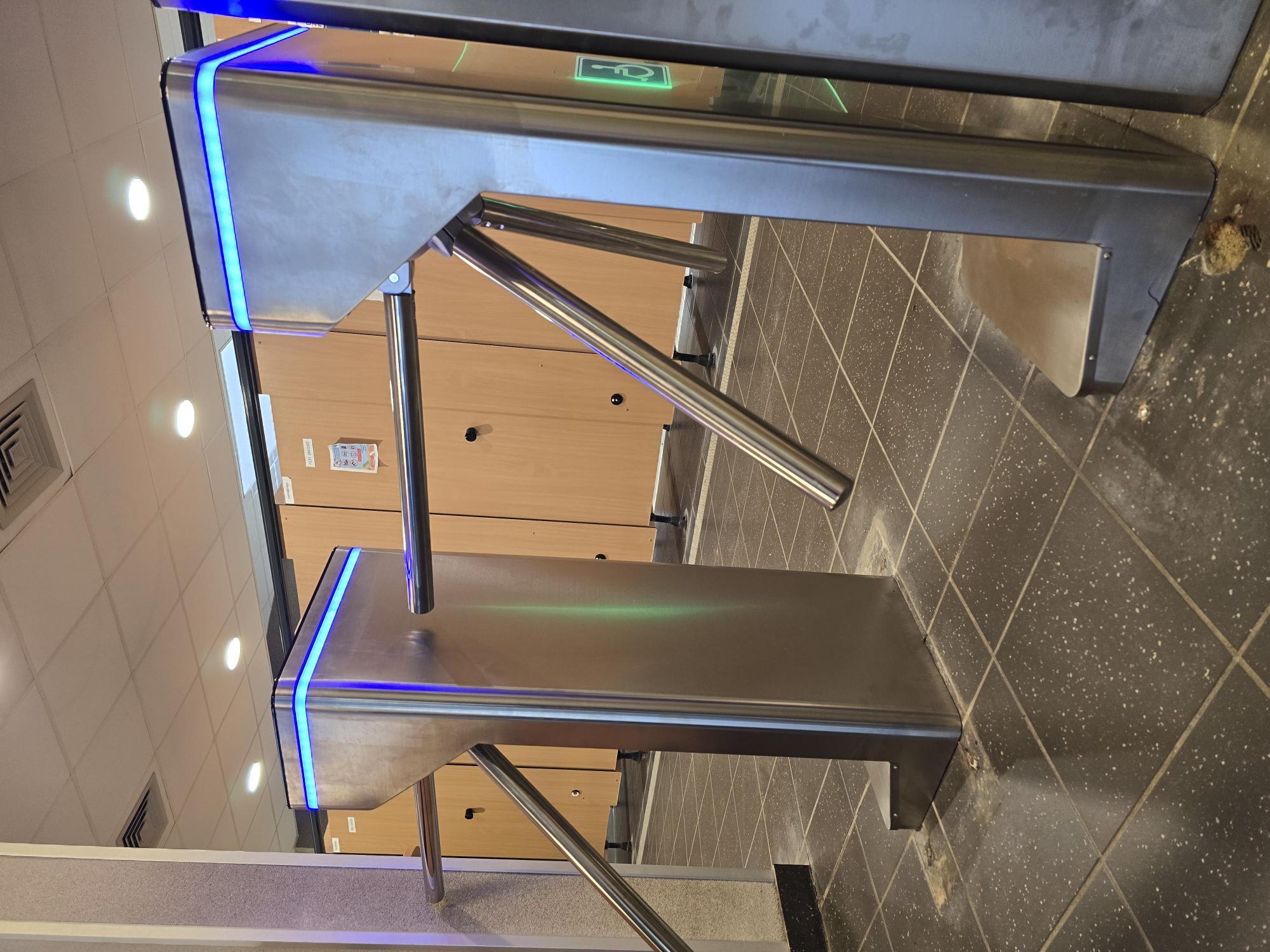 Tripodes entrées et sortie : Piscine Communauté de Commune Mortagne-au-Perche